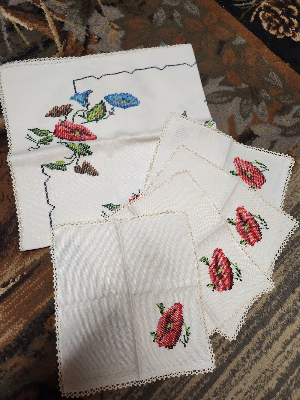 Table Runner Matchin Napkin Set - Picture 1 of 11